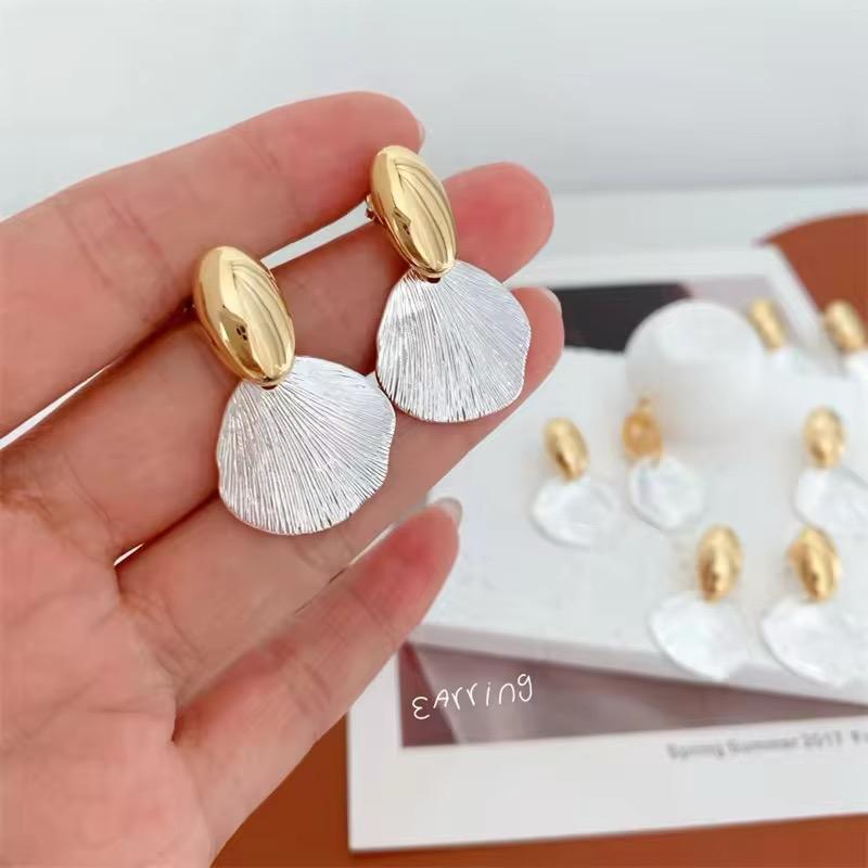 Shell earrings